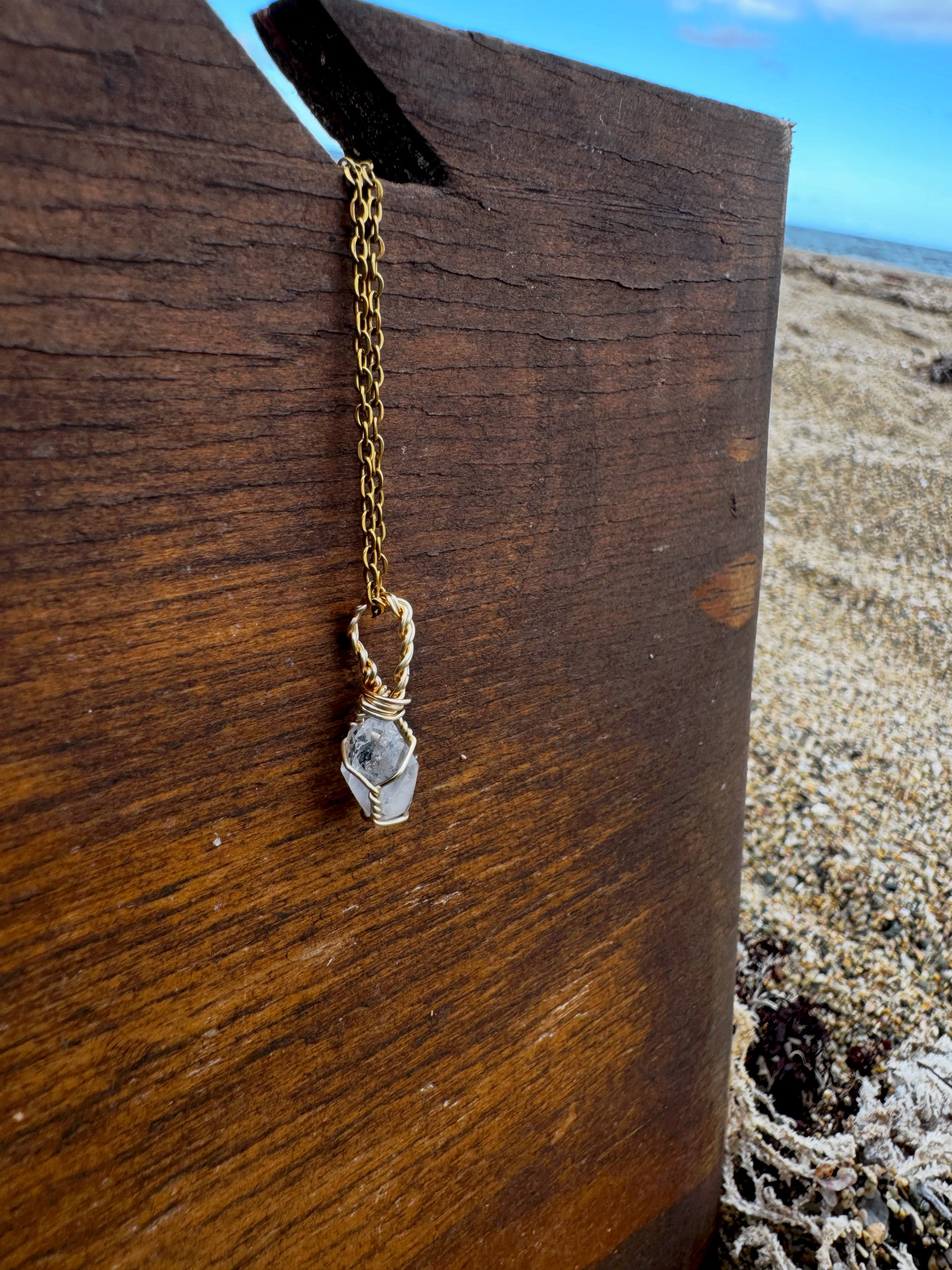 Susurro de Marea- Collar de Herkimer en Dorado