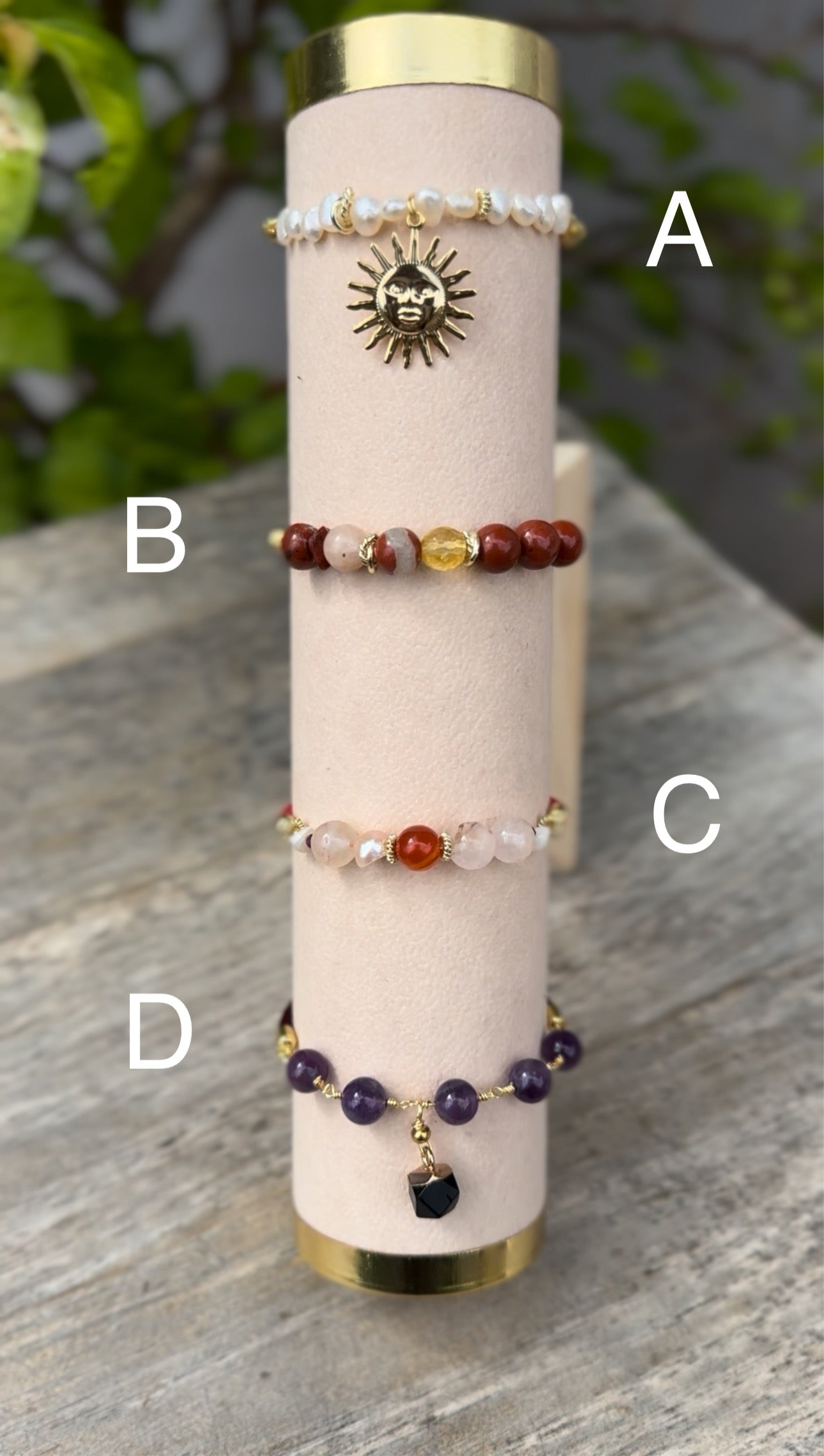 Brazaletes Ajustables con Gemas Naturales