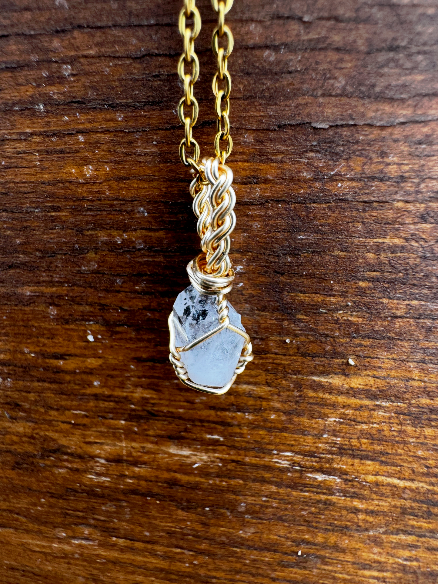 Susurro de Marea- Collar de Herkimer en Dorado