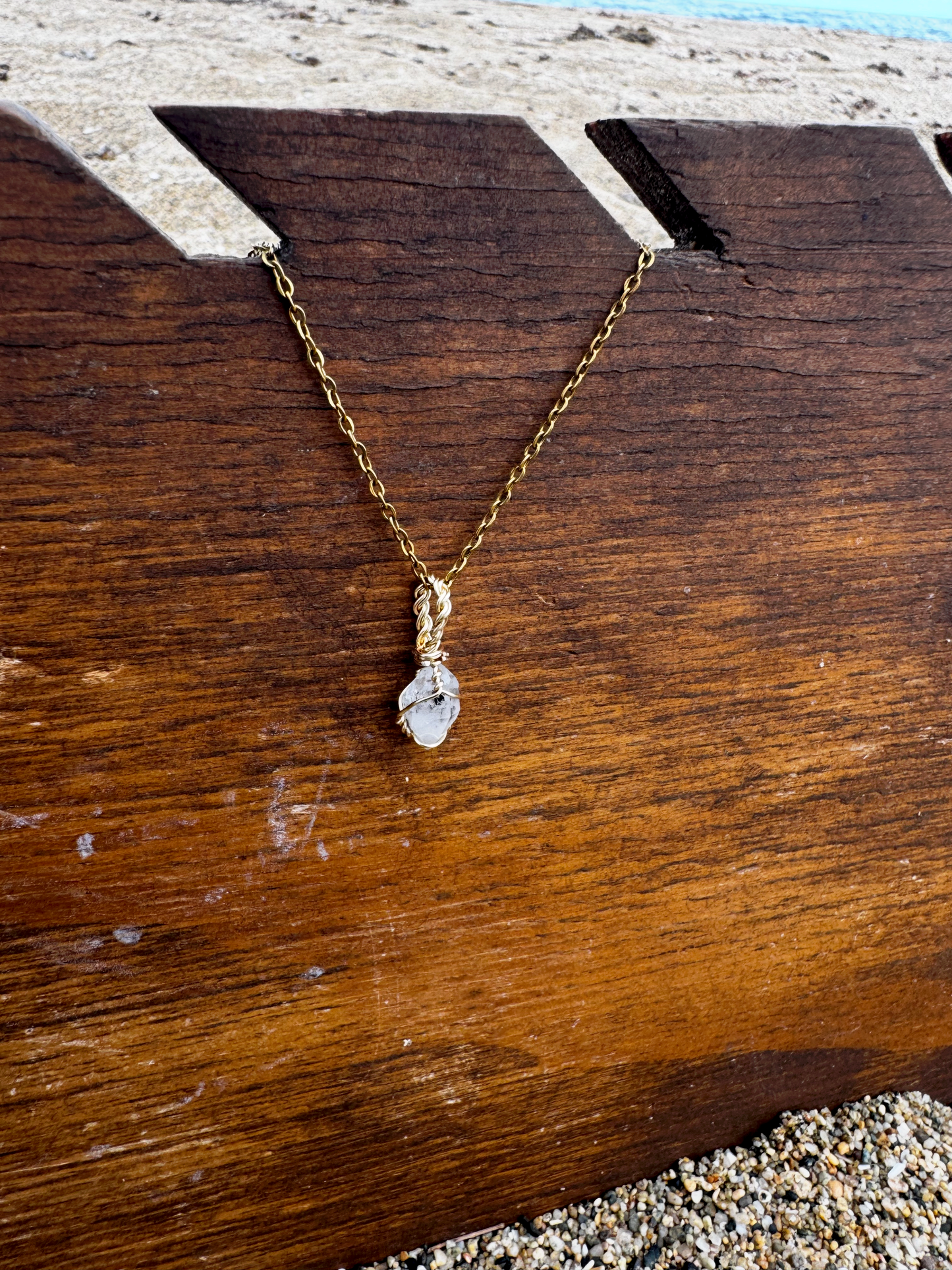 Susurro de Marea- Collar de Herkimer en Dorado