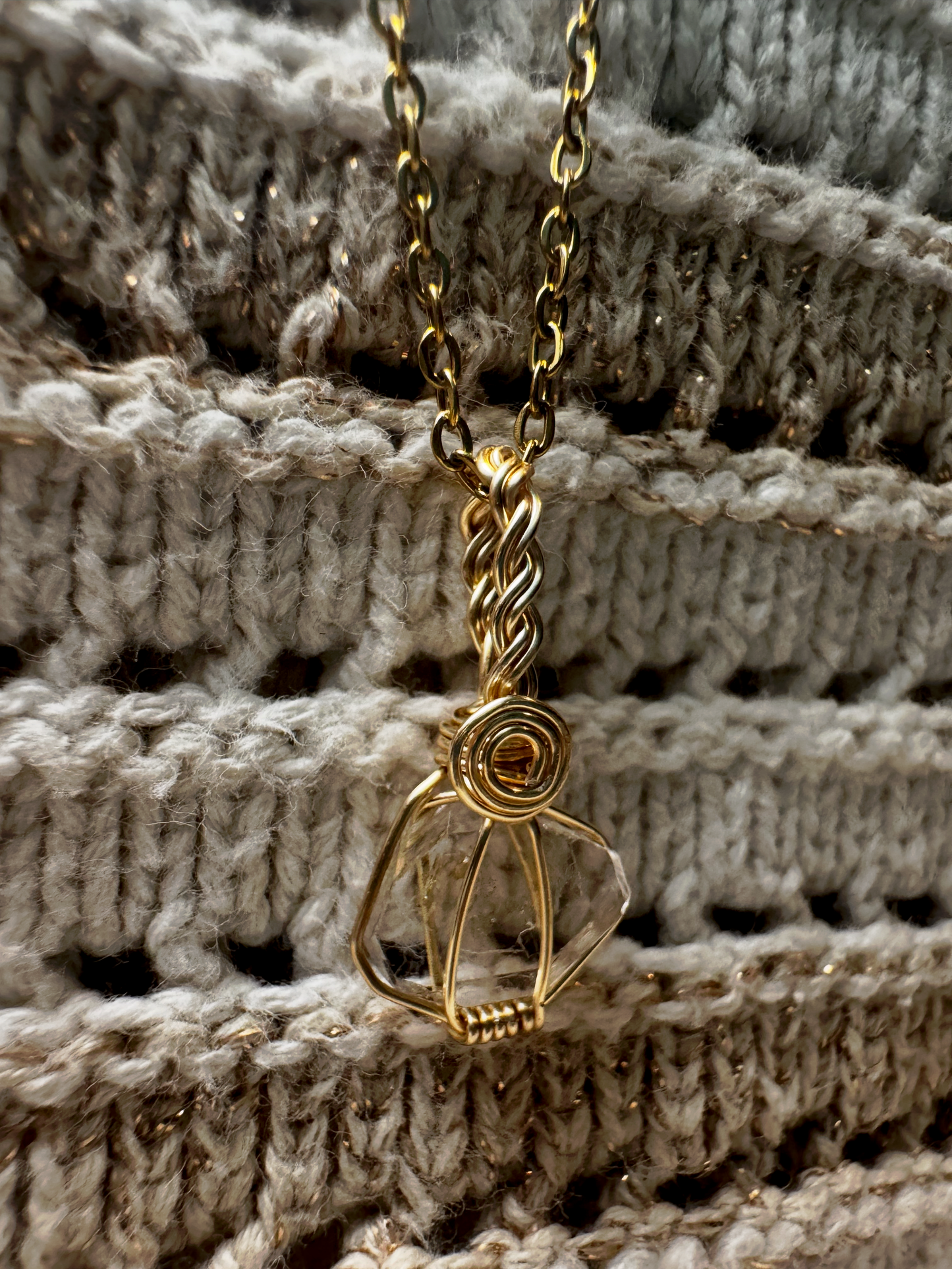 Bruma de Coral-Collar de Diamante Herkimer en Dorado