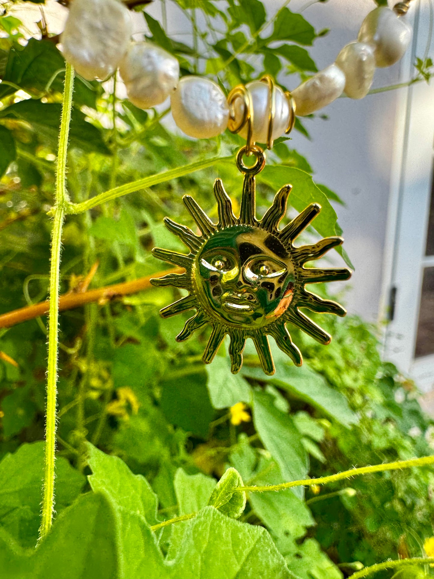 Sol y Perla: color dorado con cadena en Stainless Steel