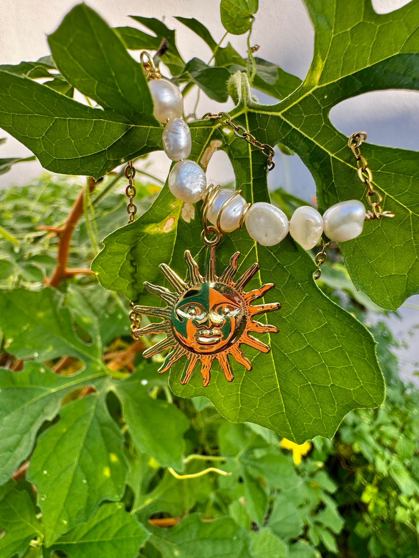 Sol y Perla: color dorado con cadena en Stainless Steel